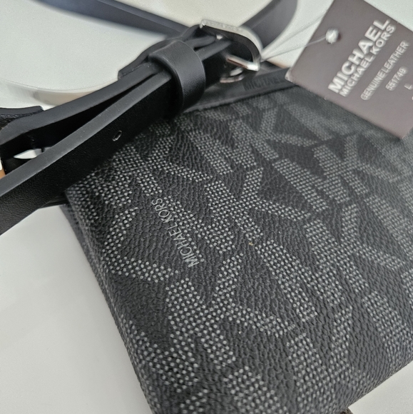 Michael Kors Fanny Pack Belt bag, Size L NWT - Picture 8 of 8